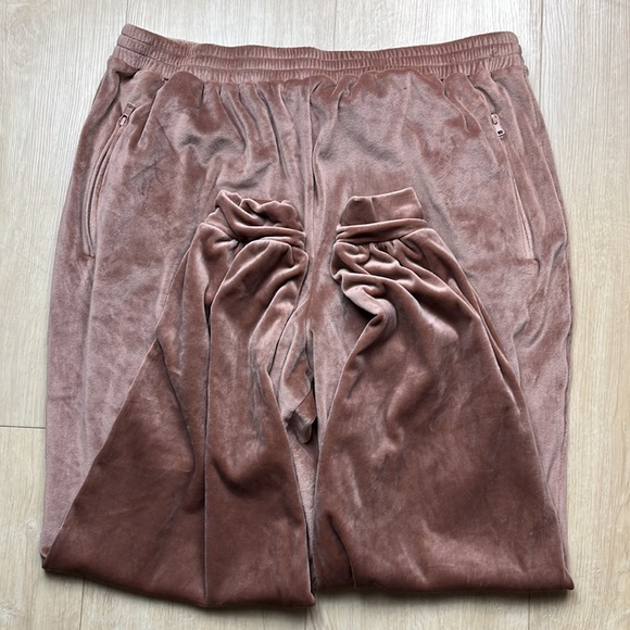 SKIMS Sienna Velour Joggers NWT Carmel
Lounge Velvet Pants Sleep, SIZE 2XL 0773 - Picture 6 of 8